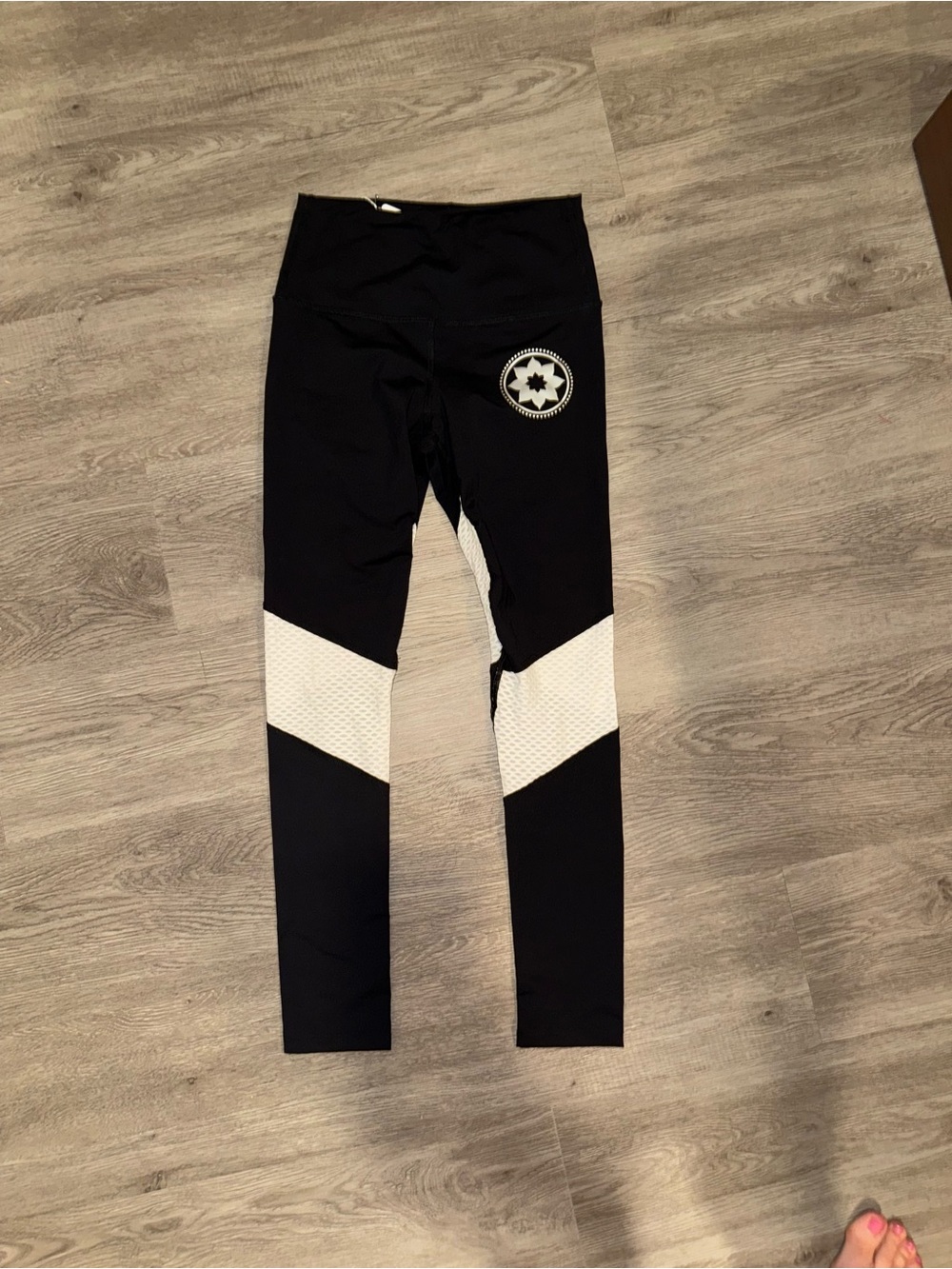 Black and White Club Pilates (Pheel) Active Leggings - Women’s Bottoms